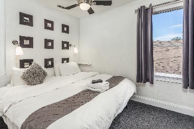 Bed room with 1 king bed or 2 twin beds
