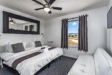 Bed room with 1 king bed or 2 twin beds