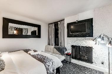 Bedroom 2: with fireplace