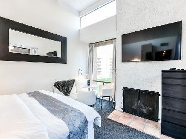 Bedroom 4: 1 King or 2 Twins