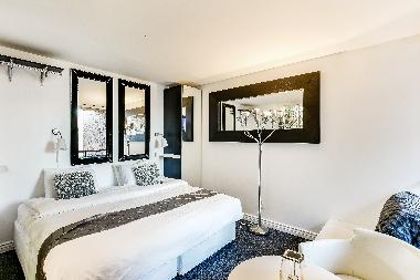 Bedroom 6: with 1 King or 2 Twins