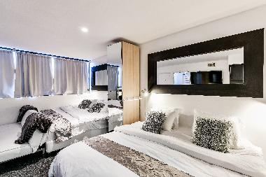 Bedroom 7: with 2 Kings or 4 Twins