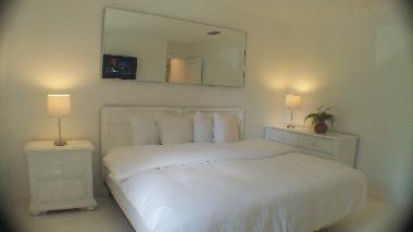 Bedroom Nr 1 with 1 King or 2 Twins