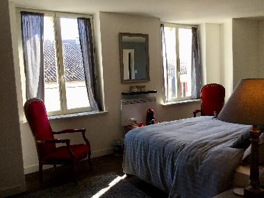 The kingsize bedroom