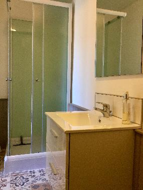 The kingsize bedroom ensuite