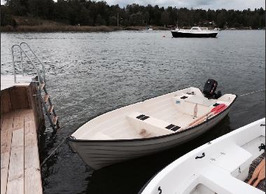 Boat certified for 5 people included in rent (new 4 hp Mercury from 2019)