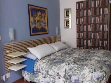 bed room with king size bed