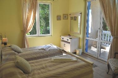 Twin bedroom 2