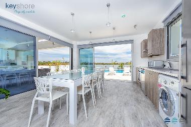 Villa Tzialli - Kitchen Dining area