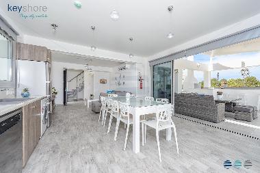 Villa Tzialli - Kitchen Dining area