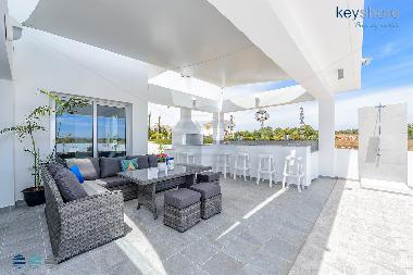 Villa Tzialli - Outside area & Pool shower