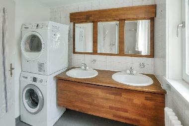 CityChalet historic Apartment Bathroom