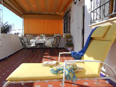 Extensive private terrace (30m2), very sunny (south facing) with