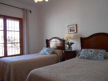 Double dormitory with embedded closet and air conditioning (hot/