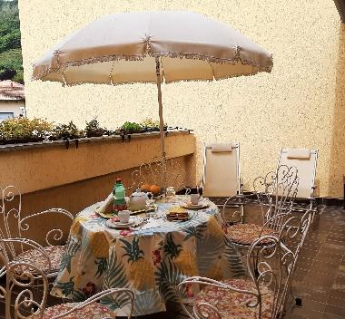 Lesa_ilporticciolo - in terrazza potrete gustare colazioni, pranzi e cene in totale privacy