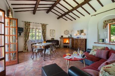 Holiday house Glicine with lake view and Jacuzzi hot tub