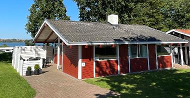 Cozy and well-kept holiday home No. SOL-13 with sea views