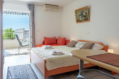 Holiday House in Baska voda (Splitsko-Dalmatinska) or holiday homes and vacation rentals
